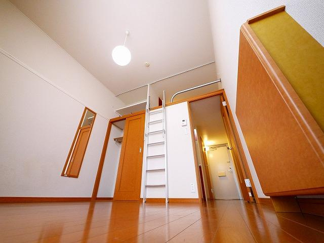 レオパレスゆう　藤ノ木の居間・リビング|ゆったり過ごせるリビングです