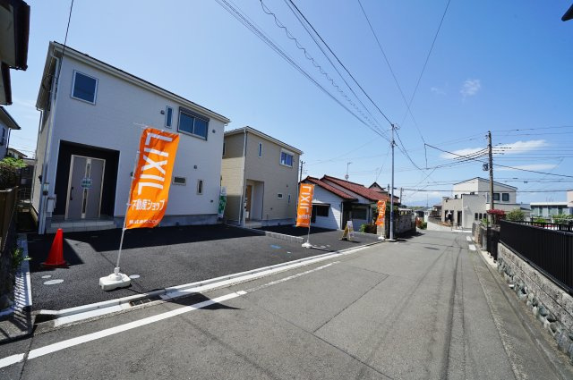 【横浜市瀬谷区三ツ境41-6全２棟新築戸建て２号棟】★仲介手数料無料★（三ツ境小学校・原中学校）の前面道路含む現地写真