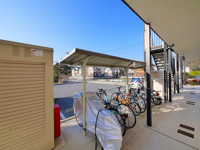 レオパレスゆう　藤ノ木のその他共用部分|屋根付きの駐輪場です