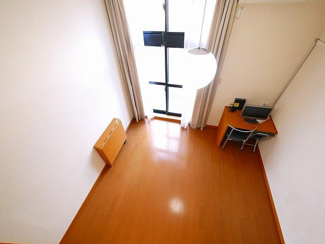 レオパレスゆう　藤ノ木の洋室|明るい洋室です
