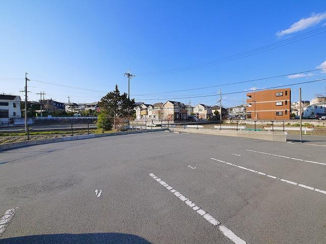 レオパレスゆう　藤ノ木の駐車場|駐車スペースもあります