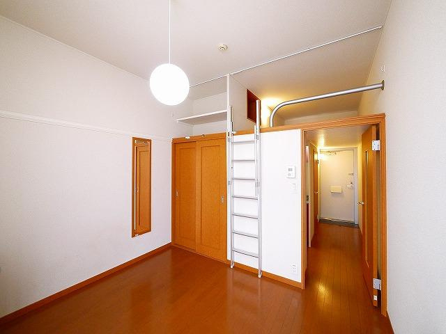 レオパレスゆう　藤ノ木の居間・リビング|使いやすいリビングです