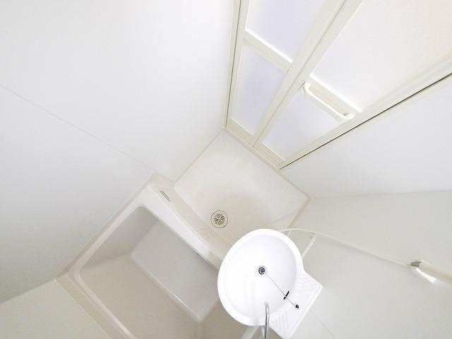 レオパレスゆう　藤ノ木の浴室|落ち着いた空間のお風呂です