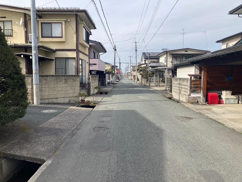 山形市西田中古住宅【A棟】の前面道路含む現地写真|前面道路