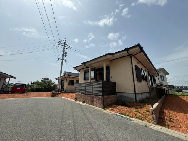 城島町青木島　中古平屋の前面道路含む現地写真