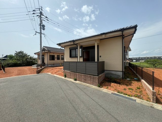 城島町青木島　中古平屋の前面道路含む現地写真