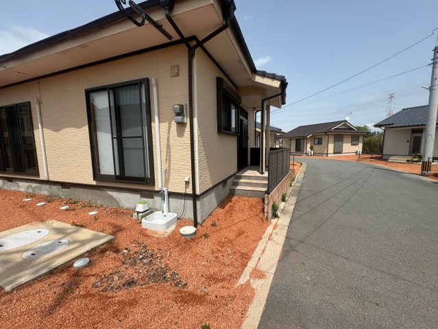 城島町青木島　中古平屋の前面道路含む現地写真