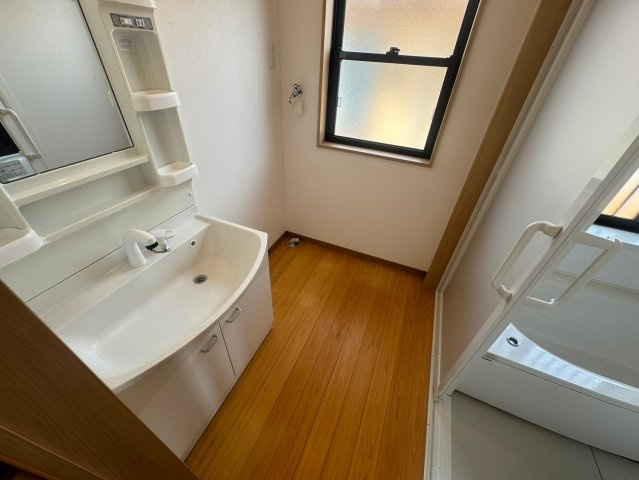 城島町青木島　中古平屋の独立洗面台