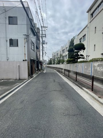 新喜多2丁目　2～3世帯住宅の前面道路含む現地写真