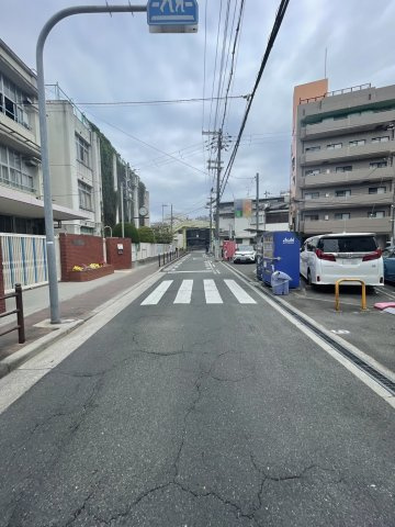 新喜多2丁目　2～3世帯住宅の前面道路含む現地写真