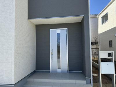 【エントランス】 | 市川市大町新築戸建【大町小学校：7分】 | エントランス・玄関ポーチ