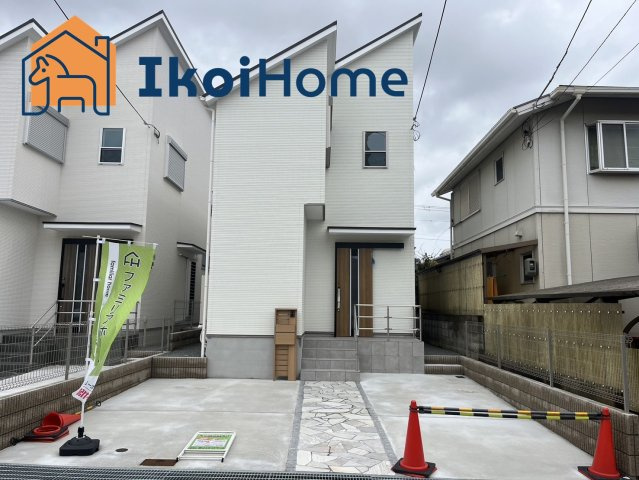 神戸市西区竹の台４丁目　A号地　新築戸建の駐車場|●年中無休：見学時間9:00～20:00・当日予約可●前面道路も広々としており運転しやすい環境になっています。閑静な住宅街で交通量も少なくお子様も安心です。