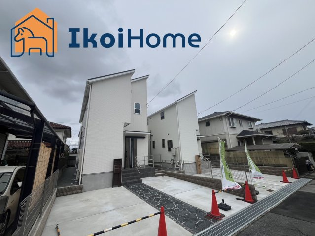 神戸市西区竹の台４丁目　Ｂ号地　新築戸建の前面道路含む現地写真|●年中無休：見学時間9:00～20:00・当日予約可●前面道路も広々としており運転しやすい環境になっています。閑静な住宅街で交通量も少なくお子様も安心です。