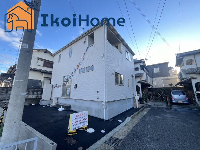 明石市魚住町長坂寺　新築戸建　1号棟の外観|●資料・カタログのご請求無料●現地見学可能●敷地内にはお車を2台駐車することができます。前面道路も幅もゆとりがあるのでお車の入出庫もしやすいです。