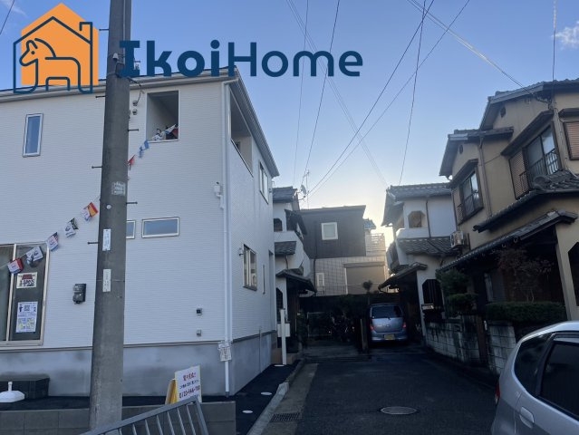 明石市魚住町長坂寺　新築戸建　1号棟の前面道路含む現地写真|●資料・カタログのご請求無料●現地見学可能●最寄り駅の魚住駅までは徒歩8分となっており、駅ちかなので通勤や通学、お出かけの際に便利な立地となっています。