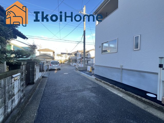 明石市魚住町長坂寺　新築戸建　1号棟の前面道路含む現地写真|物件・当店の最寄り駅まで無料送迎サービスございます。買い物のついでに、用事のついでに、ちょっとした空き時間にも対応致します！最短、10分で指定場所までお迎えに向かいます！まずはお問い合わせください！