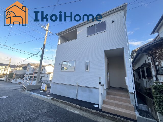 明石市魚住町長坂寺　新築戸建　1号棟の前面道路含む現地写真|●年中無休：見学時間9:00～20:00・当日予約可●弊社独自で毎月５組限定の「人気オプション３点パック」をご用意。カーポート・バルコニー・ウッドデッキを１５万円（税別）で取り付け。