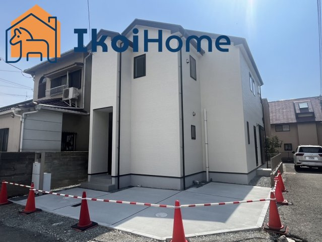 明石市山下町　新築戸建の駐車場|～ご見学に関して～　平日や夜間でもご案内は可能です。お仕事の形態が多様化しておりますので、決まったお時間では中々身動きが取れないお客様も臨機応変に対応させて頂きます。