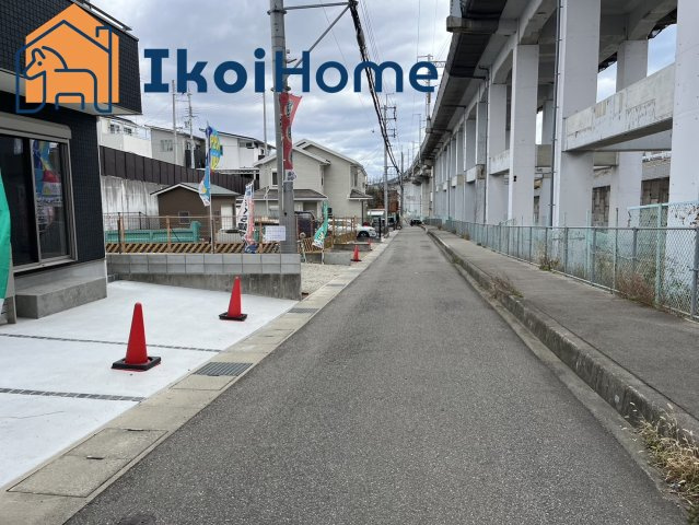 明石市大久保町谷八木　新築戸建の前面道路含む現地写真|物件・当店の最寄り駅まで無料送迎サービスございます。買い物のついでに、用事のついでに、ちょっとした空き時間にも対応致します！最短、10分で指定場所までお迎えに向かいます！まずはお問い合わせください！