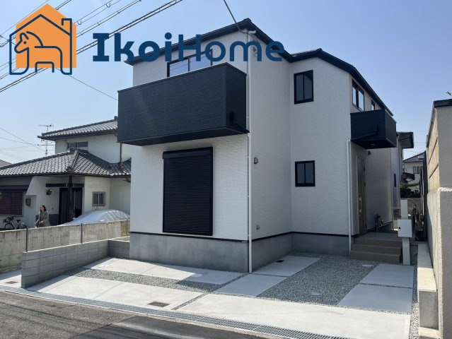 明石市大久保町高岡　6期　1号棟　新築戸建の外観|●資料・カタログのご請求無料●現地見学可能●敷地内にはお車を2台駐車することができます。前面道路も広いため入出庫もしやすいです。閑静な住宅街で安心できる環境です。