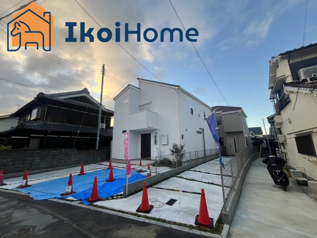 明石市魚住町金ヶ崎　新築戸建の外観|●資料・カタログのご請求無料●現地見学可能●敷地内にはゆったりと3台のお車を駐車することができます。また、最寄り駅の江井島駅までは徒歩6分となっており、通勤や通学、お出かけなどにも非常に便利な立地です