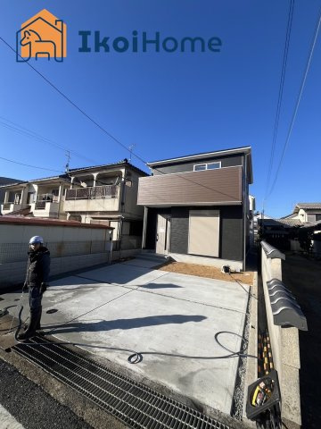 神戸市西区上新地2丁目　新築戸建の駐車場|●年中無休：見学時間9:00～20:00・当日予約可●敷地内には3～4台のお車を駐車することができます。土地面積も約38坪あり広々しています。