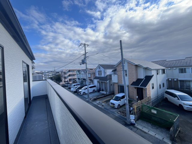 西区北別府　新築戸建の展望|●年中無休：見学時間9:00～20:00・当日予約可●バルコニーは二部屋分の広さがあり洗濯を干すのにも便利です。日当たりも良く景色もいいです。