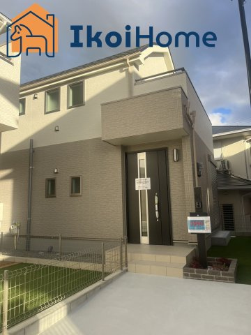 神戸市西区美賀多台　新築の外観|●年中無休：見学時間9:00～20:00・当日予約可●駐車場は2台になります。普通車2台可.
駐車場の奥に家がございます。 旗竿地になりますので価格がお求めやすいです。