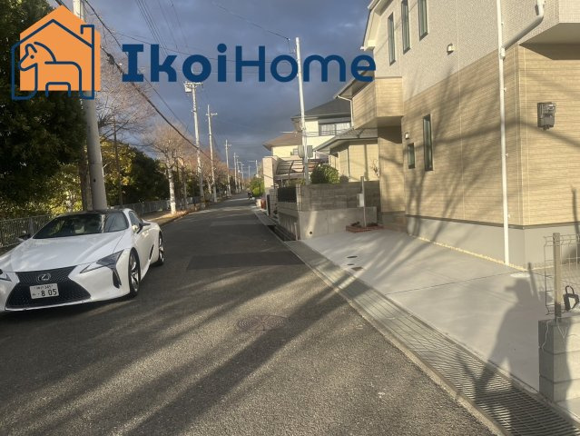 神戸市西区美賀多台　新築の周辺|●年中無休：見学時間9:00～20:00・当日予約可●前面道路は広々しています。交通量も少なく静かでございます。