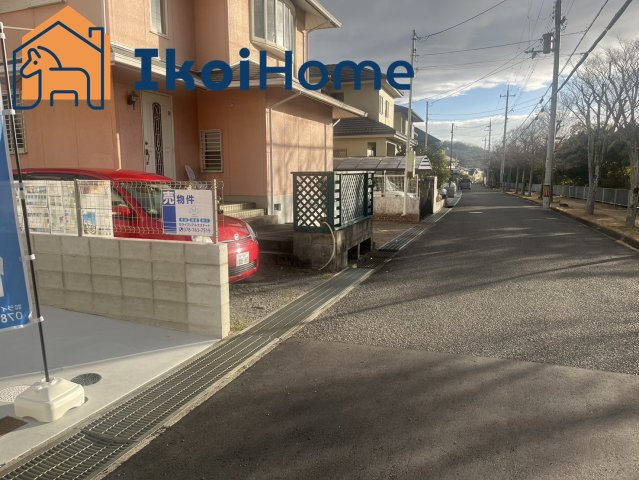 神戸市西区美賀多台　新築の前面道路含む現地写真|●年中無休：見学時間9:00～20:00・当日予約可●前面道路は広々しています。交通量も少なく静かでございます。