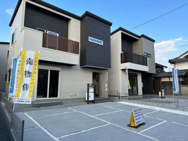 明石市魚住町西岡　新築戸建　3区画　Ｂ号棟の周辺|●年中無休：見学時間9:00～20:00・当日予約可●駐車スペースがかなり広く車種にもよりますが4台駐車も可能です。前面道路も広く運転、駐車しやすいです。車通りが少なくお子様も安全です。