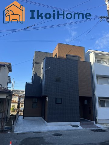 明石市魚住町西岡　新築戸建の外観|●資料・カタログのご請求無料●現地見学可能●敷地内にはお車を1台駐車することができます。最寄り駅の魚住駅までは徒歩3分と駅ちかの便利な立地となっています。