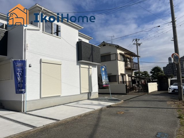 明石市二見町福里　新築戸建の周辺|●年中無休：見学時間9:00～20:00・当日予約可●敷地内にお車は３台駐車可能です。前面道路も広く入出庫しやすいです。角地で日当たりも良好です。最寄り駅の土山駅までは徒歩１９分となっています。