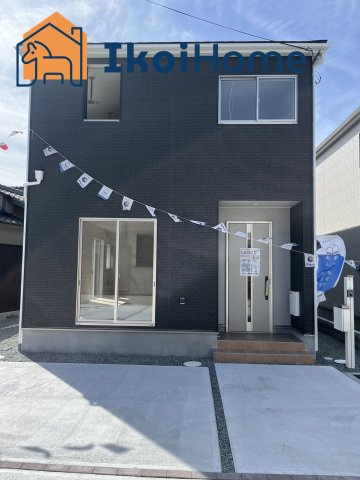 明石市魚住町長坂寺　第3　新築戸建　第3号棟の駐車場|●年中無休：見学時間9:00～20:00・当日予約可●弊社独自で毎月５組限定の「人気オプション３点パック」をご用意。カーポート・バルコニー・ウッドデッキを１５万円（税別）で取り付け。