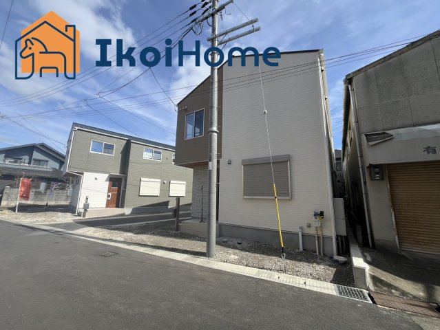 明石市魚住町清水　新築戸建　全4区画　2号地の前面道路含む現地写真|●年中無休：見学時間9:00～20:00・当日予約可●弊社独自で毎月５組限定の「人気オプション３点パック」をご用意。カーポート・バルコニー・ウッドデッキを１５万円（税別）で取り付け。