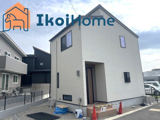 明石市魚住町住吉3丁目　新築戸建の外観|●資料・カタログのご請求無料●現地見学可能●駐車スペースにはお車を2台駐車することができます。角地で日当たりも良く、前面道路も広々しています。