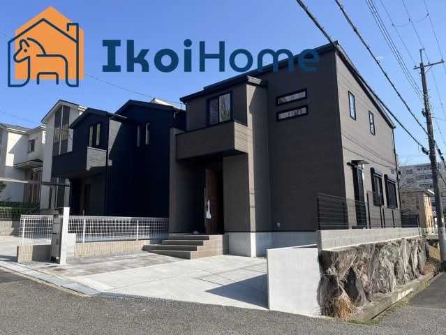 神戸市西区美穂が丘4丁目　新築戸建　2号地の外観|●資料・カタログのご請求無料●現地見学可能●敷地内にはお車を2台駐車することができます。こちらは2号地になり、1号地と間取は同じですが角地で日当たりも良くなっています。