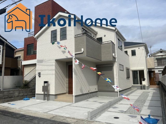 明石市旭が丘2期　新築戸建　2号棟の前面道路含む現地写真|～ご見学に関して～　平日や夜間でもご案内は可能です。お仕事の形態が多様化しておりますので、決まったお時間では中々身動きが取れないお客様も臨機応変に対応させて頂きます。