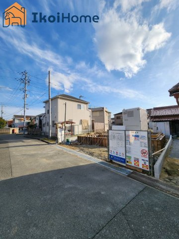 明石市二見町西二見　新築戸建の駐車場|●資料・カタログのご請求無料●現地見学可能●前面道路も広く運転はしやすく、駐車するときも楽々です。駐車スペースには2台駐車可能です。日当たりや通風も良好です。