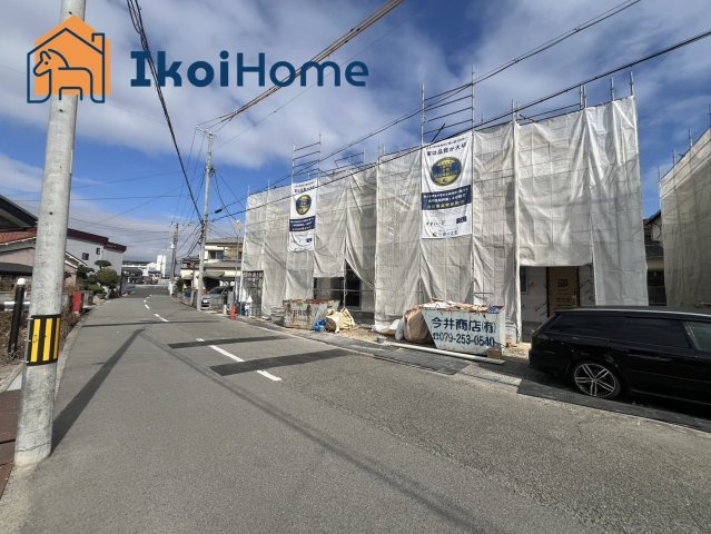 明石市魚住町西岡　D号棟　新築戸建の周辺|●年中無休：見学時間9:00～20:00・当日予約可●４区画あるうちの、D号棟になります。敷地内にはお車３台駐車することができます。山陽魚住駅までは徒歩８分、東二見駅までは徒歩１２分となっています。