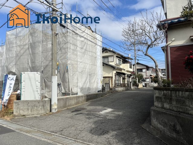 明石市魚住町西岡　D号棟　新築戸建の駐車場|内装・内部の追加工事で、「フロア・水周りコーティング工事・アクセントクロス・食洗機・エアコン・追加照明・カップボード・カーテン一式」などがございます。住宅ローンにも組込めます。気軽にご相談ください。