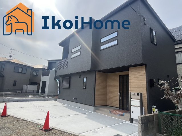 明石市二見町福里　新築戸建　A号棟のエントランス|●年中無休：見学時間9:00～20:00・当日予約可●弊社独自で毎月５組限定の「人気オプション３点パック」をご用意。カーポート・バルコニー・ウッドデッキを１５万円（税別）で取り付け。