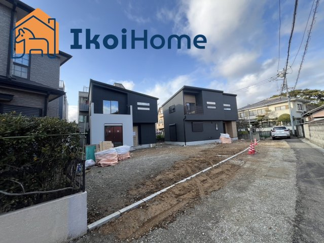 明石市二見町福里　新築戸建　B号棟の前面道路含む現地写真|●資料・カタログのご請求無料●現地見学可能●外観もおしゃれなカラーでかっこよく、非常に綺麗です。また日当たりも良く、通風も良好です。