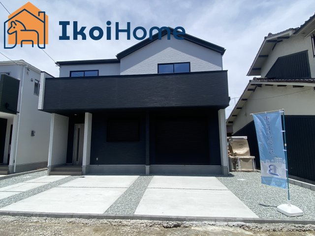 明石市東二見町6期　新築戸建　2号棟の外観|なんと4台駐車が可能な物件！ここまで広々した物件はなかなかお目にかかれません！南向きで好立地です！