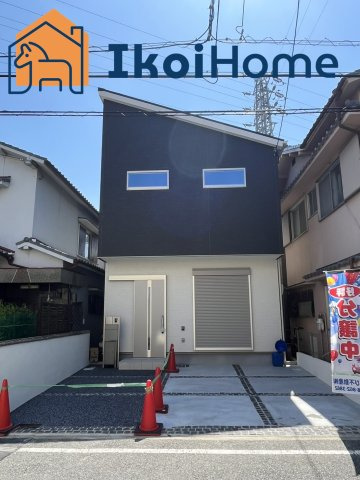 明石市魚住町清水　新築戸建の外観|並列2台ゆったりと停めることができます。南側が空き地で日当たりも良く、屋上からの眺望最高です。