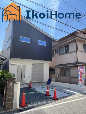 明石市魚住町清水　新築戸建の駐車場|弊社独自で毎月５組限定「人気オプション３点パック」カーポート・バルコニー・ウッドデッキを１万円で取付