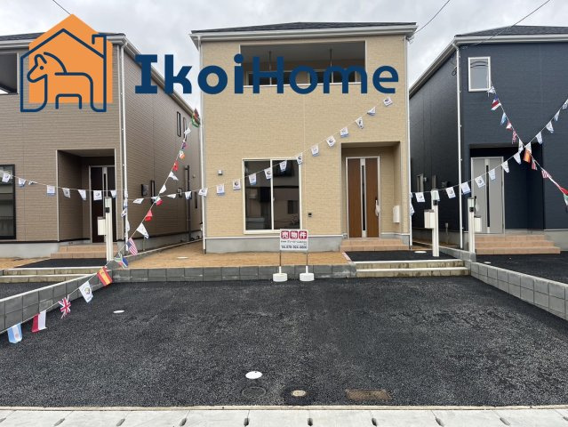 神戸市西区宮下2丁目　新築戸建　2号棟の外観|●年中無休：見学時間9:00～20:00・当日予約可●最新情報！建築完了し横3棟並びで販売中です。こちらは2号棟になります。クリームの外壁カラーが明るくかわいいです。