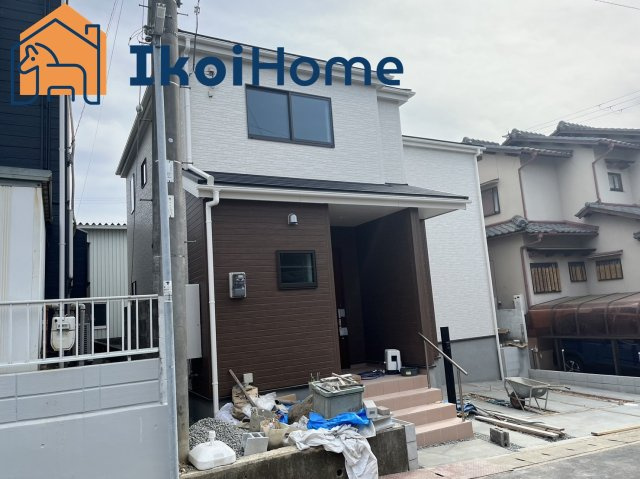 神戸市西区長畑町　新築戸建のエントランス|●年中無休：見学時間9:00～20:00・当日予約可●駐車場はL字2台になります。普通車2台可能です。