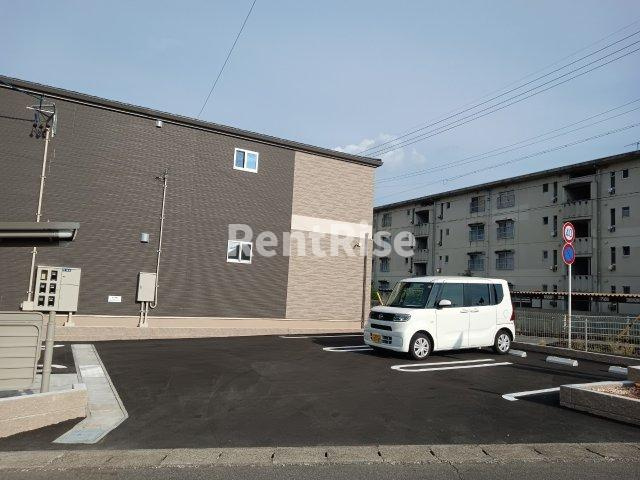 メゾン・カリーノの駐車場