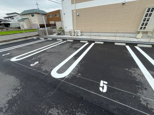 ライラックの駐車場